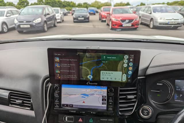 Even at 10.3 inches, the display does not obscure the windscreen