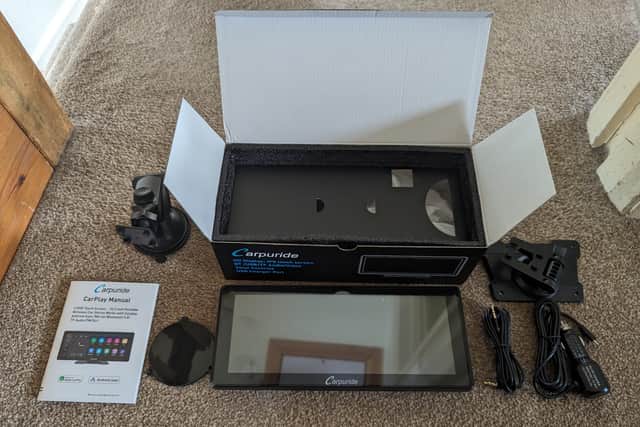 Unboxing the Carpuride W103