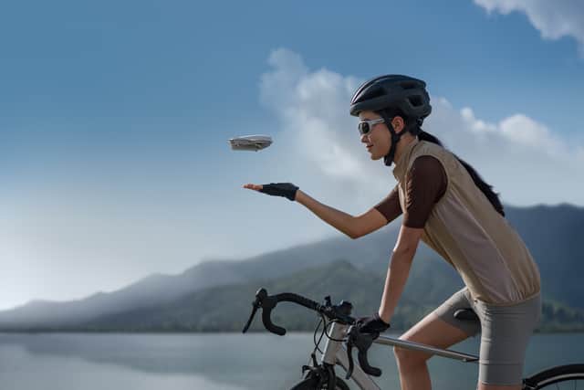 The Neo takes off from the palm of your hand, and then lands back in it when it's finished