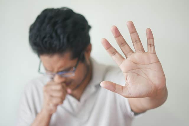 Pharmacist shares how to spot the difference between  sore throat, strep and Covid symptoms.