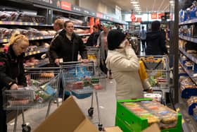 Shoppers in an Aldi supermarket in London (Photo: Dan Kitwood/Getty Images)