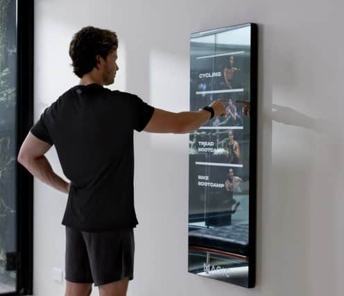 It's a smart mirror that keeps you fit with AI