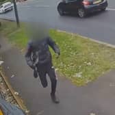 This video shows the moment teens run through the streets of Gipton brandishing machetes
