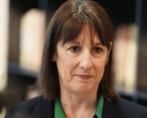 Rachel Reeves facing new issue as UK firms are pausing or paring back hiring plans thanks to poor economic outlook and rising payroll costs.