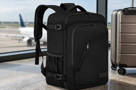 The WENIG 40x30x20cm backpack has a laptop compartment, suitcase-style opening and multiple pockets for work, university and travel