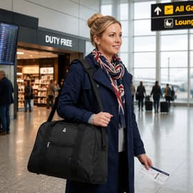 The Aerolite 40x30x20cm holdall is designed to meet the maximum free cabin bag dimensions for Ryanair and Wizz Air.