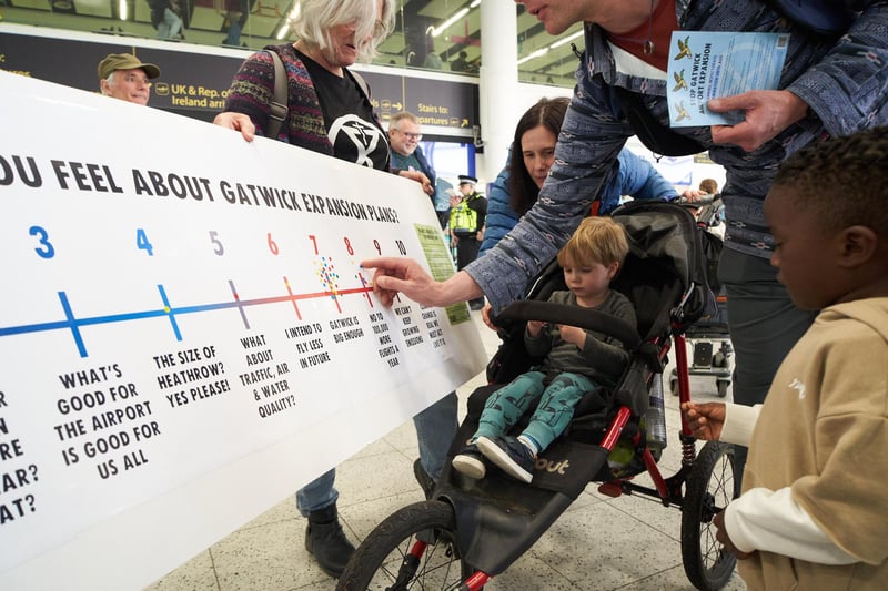 The survey showed that 90% of passengers chose answers that were explicitly against any expansion of Gatwick Airport.