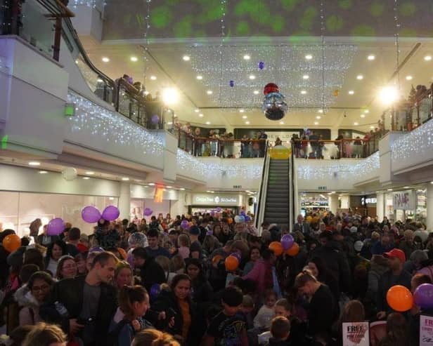 The Belfry Shopping Centre in Redhill has had its big Christmas light turn on event. They had entertainment starting at 11am through to the switch on at 4pm including singer Amie Johns, dancing and singing from the Asian Social Group, an aerial performance from Zaphire, dancing and singing from Reigate School of Ballet (Dancing & Singing), Boogie Monsters (Singing) and the Harlequin Pantomime cast which includes Redhill’s favourite Dame, Simon Bashford, CBeebies presenter Joanna Adeyinka-Burford and children’s TV legend Dave Benson Phillips.
Switching on lights were Mayor of Reigate and Banstead Councillor Eddy Humphreys, Andy Nash (Centre Manager), Santa, Willy Wonka, Lucy Rayner Foundation and the Harlequin Pantomime Cast