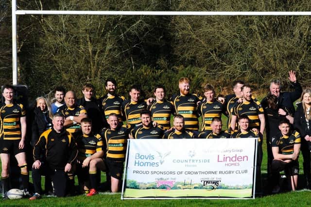 Crowthorne Rugby Club men’s team standing with Vistry staff