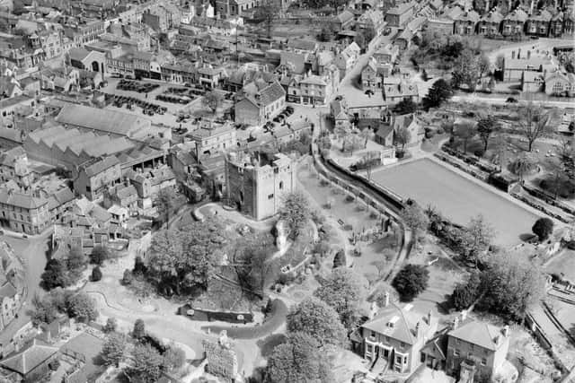 Guildford © Historic England Aerofilms Collection