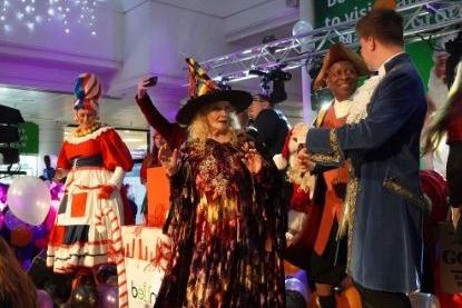 The Belfry Shopping Centre in Redhill has had its big Christmas light turn on event. They had entertainment starting at 11am through to the switch on at 4pm including singer Amie Johns, dancing and singing from the Asian Social Group, an aerial performance from Zaphire, dancing and singing from Reigate School of Ballet (Dancing & Singing), Boogie Monsters (Singing) and the Harlequin Pantomime cast which includes Redhill’s favourite Dame, Simon Bashford, CBeebies presenter Joanna Adeyinka-Burford and children’s TV legend Dave Benson Phillips.
Switching on lights were Mayor of Reigate and Banstead Councillor Eddy Humphreys, Andy Nash (Centre Manager), Santa, Willy Wonka, Lucy Rayner Foundation and the Harlequin Pantomime Cast