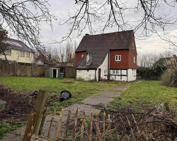 AUCTION: 172 Lee Street, Horley