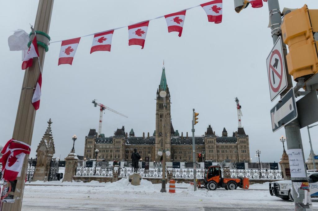 London Gatwick welcomes first ever flights to major Canadian city with new Air Transat route